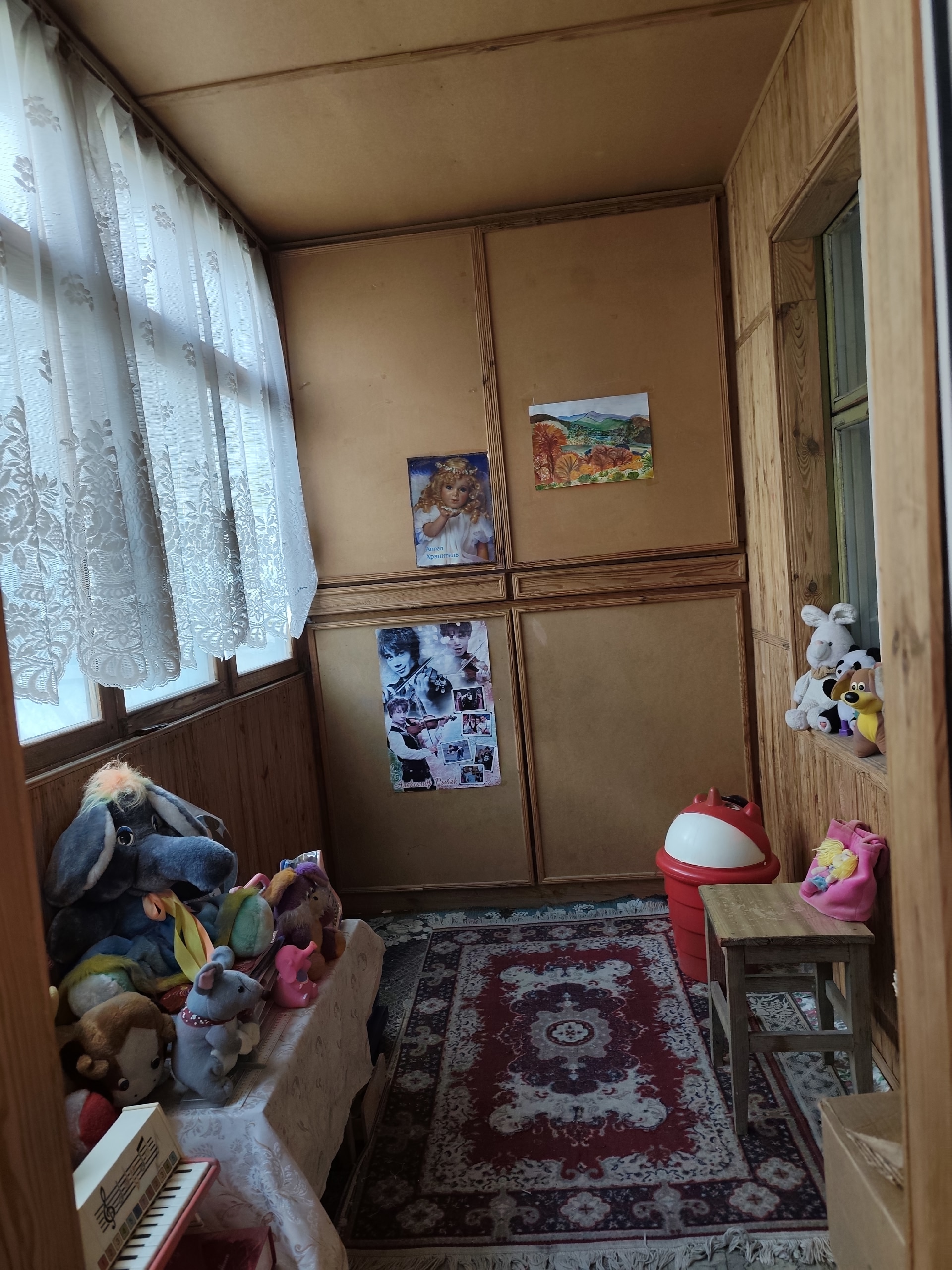 Продам 3 х комнатная квартира кольцо КВ мирный 4/9 этаж улучшенная планировка 70 КВ м. Приличное жилое состояние. Рядом вся инфраструктура .7300000 тел. +79595847566 .+79591035247.+79591901505