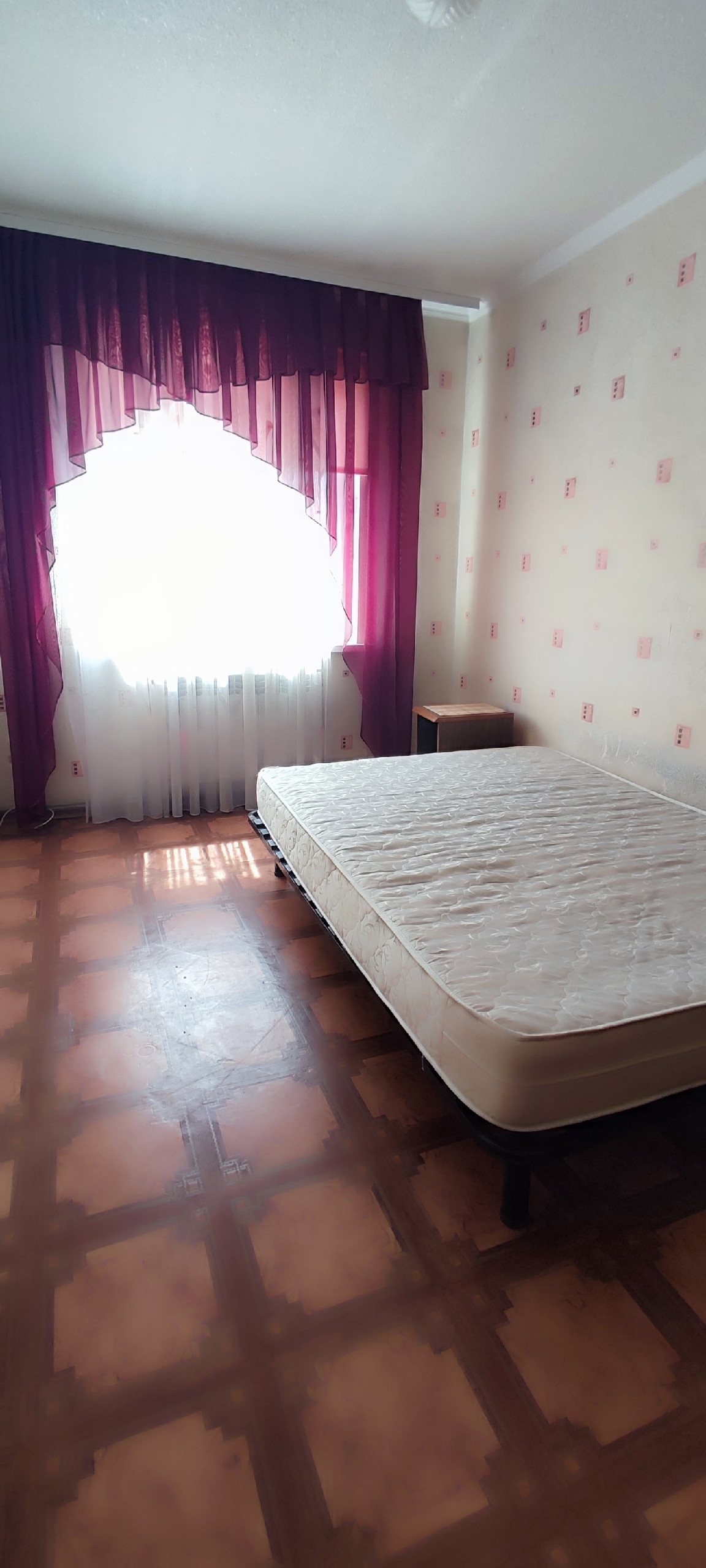 Продам 2 комнатную квартиру на кв Жукова 44 кв м 4/5 эт дома, комнаты изолированные, квартира в хорошем жилом состоянии, окна мет пластиковые, новые радиаторы, новая входная дверь, чистый ухоженный подъезд, очень хорошее местоположение дома, цена 4 мил 200 тысяч рублей, по всем вопросам звоните +79591474509...