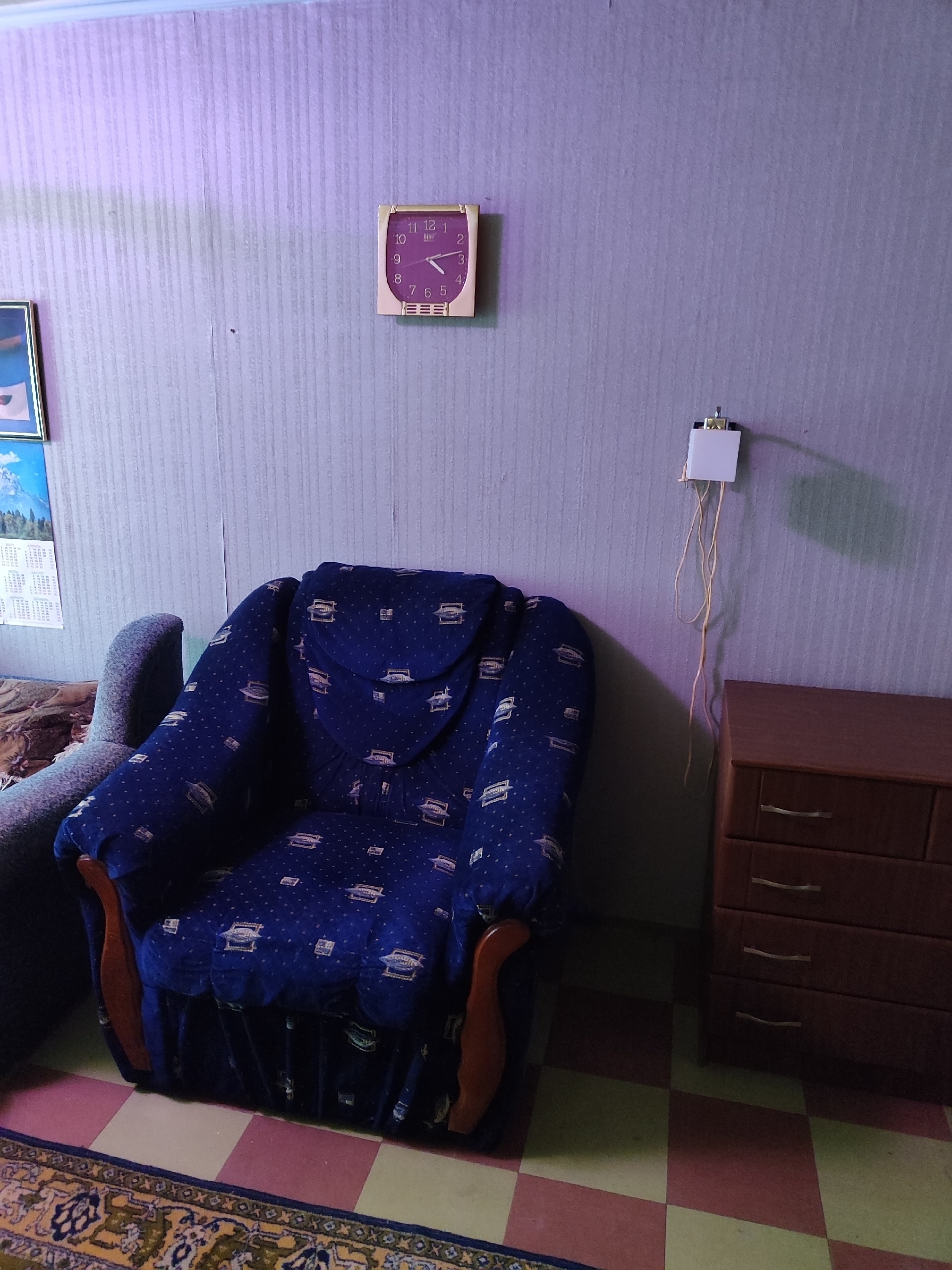 Сдается однокомнатная квартира чешка в районе маг. Донбасс, 5 этаж. Имеется холодильник, микроволновая печь, стиральная машинка, телевизор, пылесос, вай-фай. Стоимость 17000 + ком. услуги + залог Контактный номер + 79591576000...