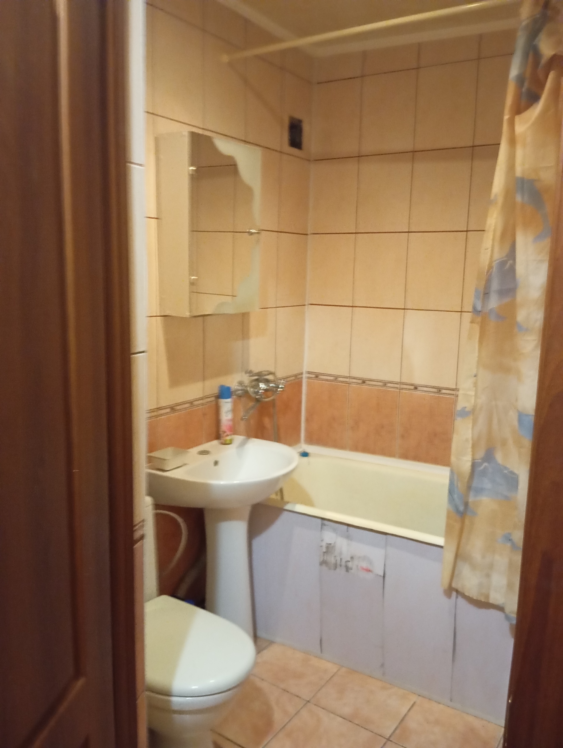 🏠 2-комнатная квартира с ремонтом у парка Горького 📏 Площадь: 42,5 м² 🏢 Этаж: 3 из 5 Преимущества: Хороший современный ремонт — можно заезжать и жить Удобная планировка Рядом парк Горького — отличное место для прогулок В шаговой доступности детский сад, магазины, остановка транспорта 💰 Цена: 5 100 000 ₽ 📞 Тел...